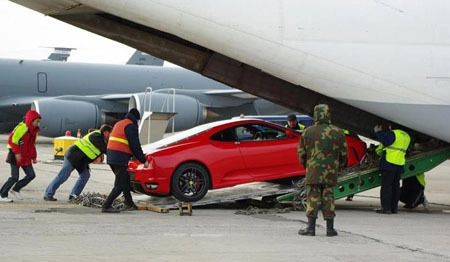  ferrari f430 vận chuyển bằng máy bay - 4