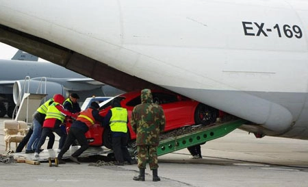  ferrari f430 vận chuyển bằng máy bay - 5