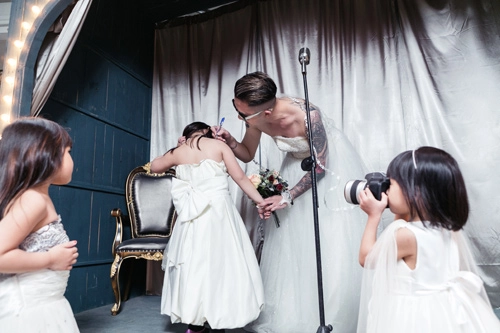 Gặp bố đơn thân gây xúc động khi mặc váy cưới vì con - 9