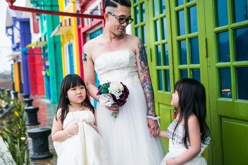 Gặp bố đơn thân gây xúc động khi mặc váy cưới vì con - 4