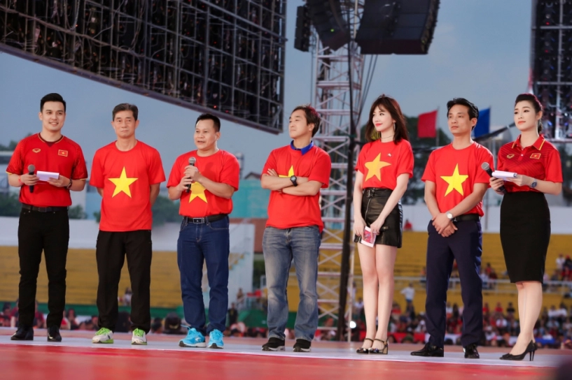 Hari won vinh dự làm phiên dịch cho hlv park hang seo trong sự kiện vinh danh u23 việt nam tại tp hcm - 3
