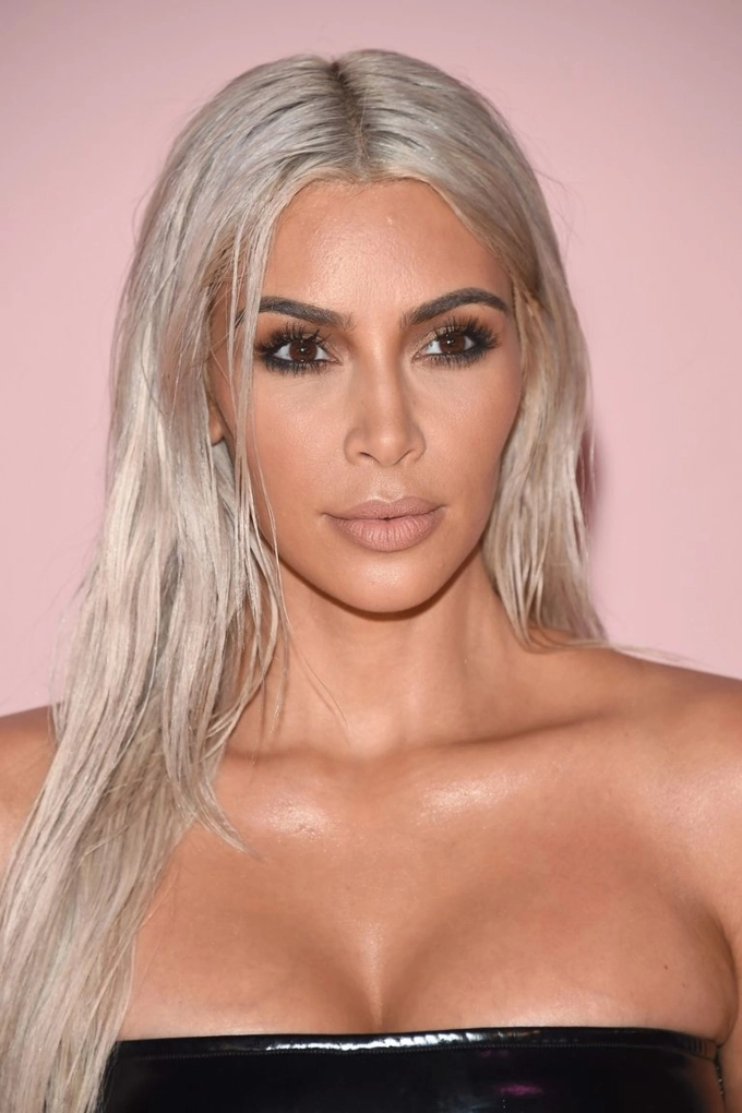 Hậu tung ảnh nude kim kardashian chơi hẳn quả đầu bạch kim đón mừng đứa con thứ 3 sắp chào đời - 3