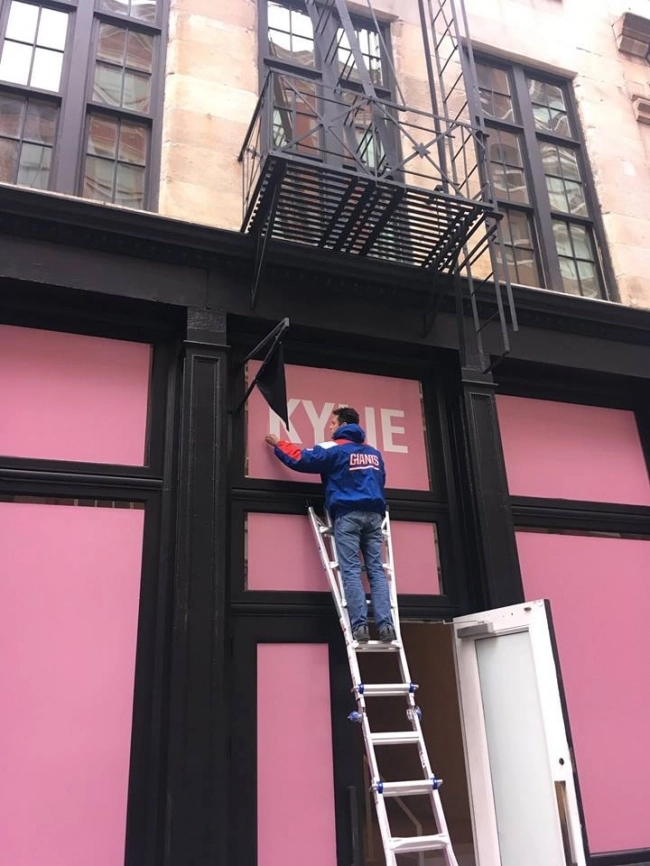 Hé lộ cửa hàng đầu tiên của kylie cosmetics tại thành phố new york - 1