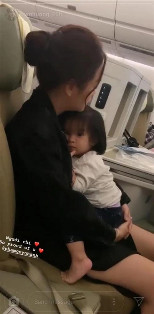 Hình ảnh phạm quỳnh anh ôm con gái nhỏ trên máy bay khiến nhiều người vừa thương vừa xót cho phận mẹ đơn thân - 3