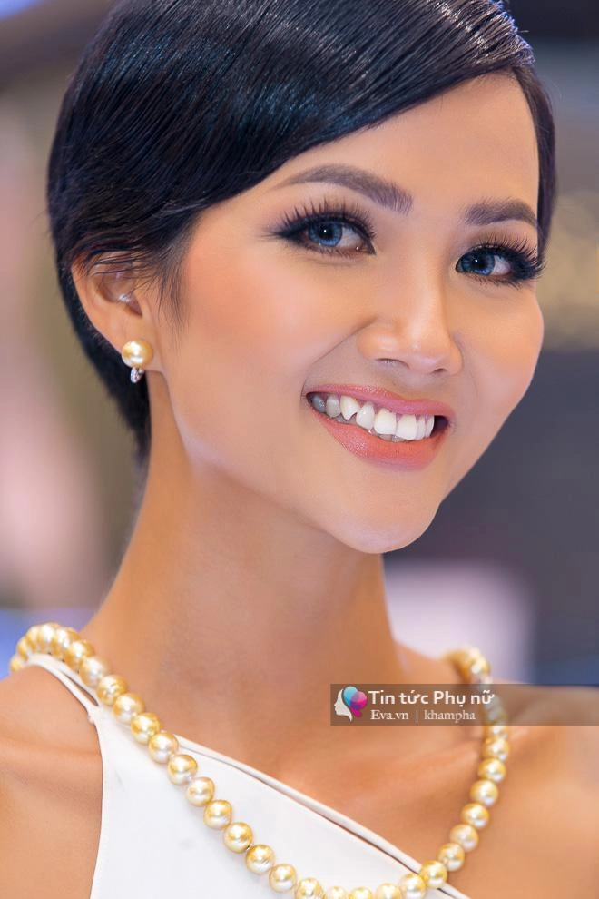 Hoa hậu hhen niê diện đơn giản vẫn tỏa sáng nhất hôm nay với trang sức tiền tỷ - 1