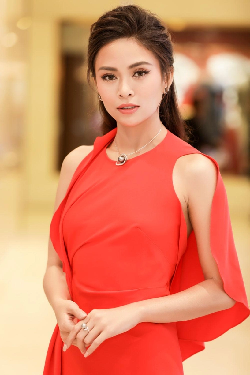 Hoa hậu hhen niê diện đơn giản vẫn tỏa sáng nhất hôm nay với trang sức tiền tỷ - 6