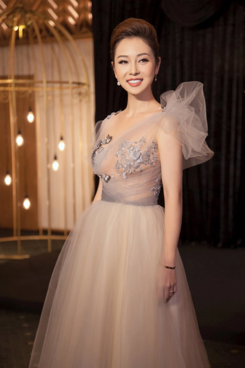 Hoa hậu jennifer phạm khoe nhan sắc xinh đẹp cùng vóc dáng siêu gợi cảm - 11