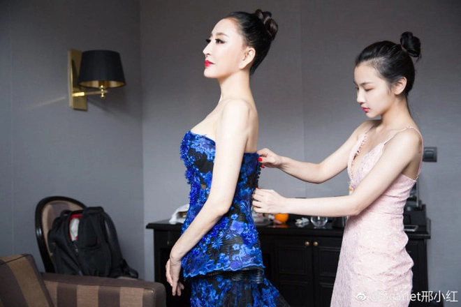Hoa hậu trung quốc giả vờ ngã để gây chú ý trên thảm đỏ cannes 2018 - 8