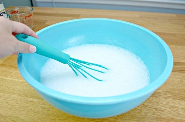 Học ngay 3 cách làm nước xả vải tại nhà cho quần áo thơm lâu mà lại cực an toàn - 8