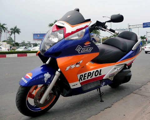  honda silver wing khoác áo repsol ở sài gòn - 1