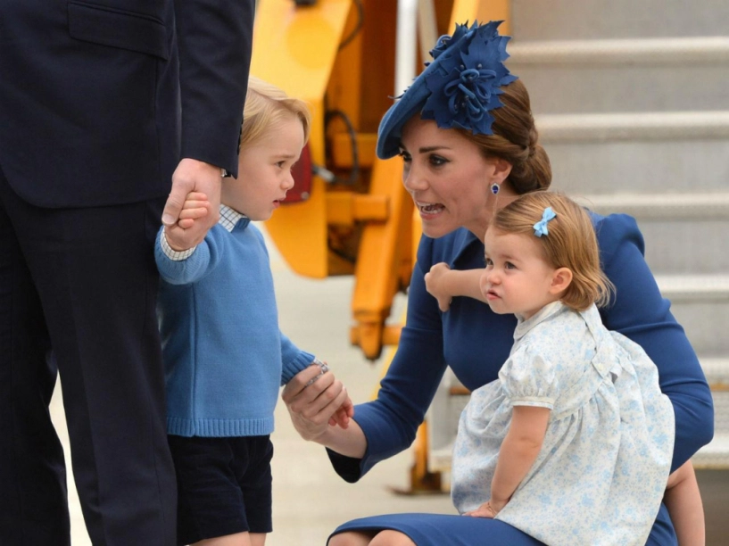 Kate middleton - bà mẹ quý tộc sẵn sàng ngồi xuống đòi một đứa trẻ trả đồ chơi cho con - 7