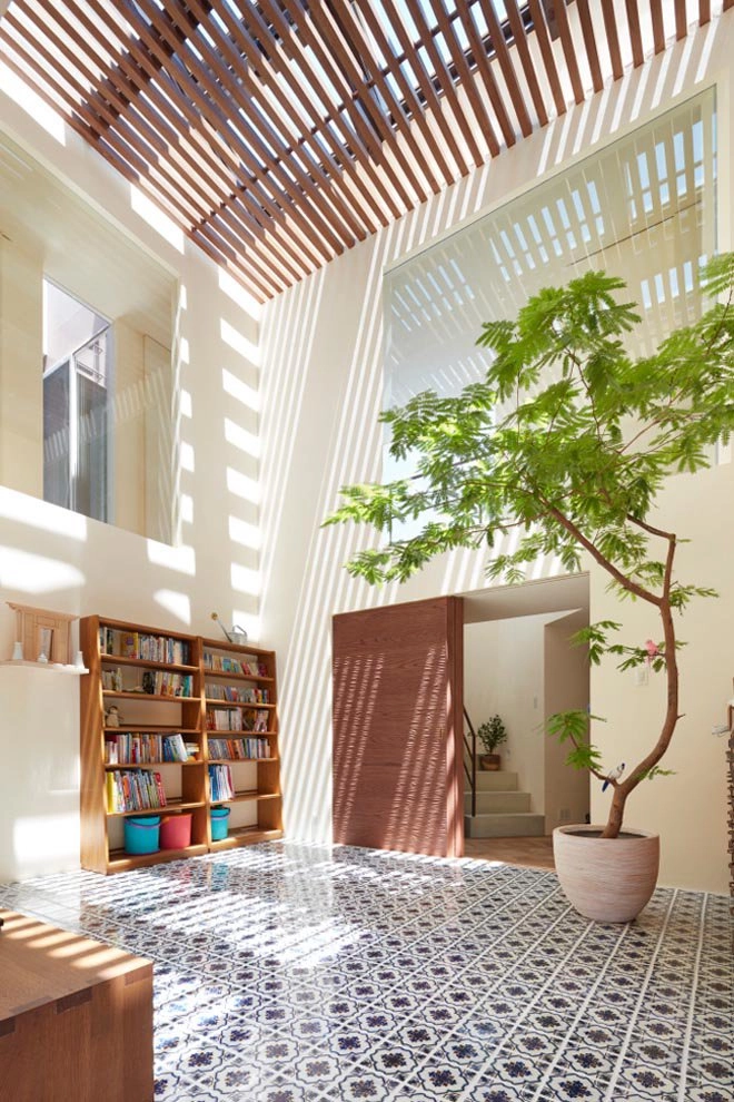 Không ngờ bên trong vẻ ngoài cục mịch là căn nhà đẹp như resort - 3