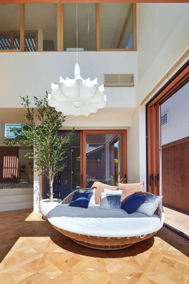 Không ngờ bên trong vẻ ngoài cục mịch là căn nhà đẹp như resort - 12