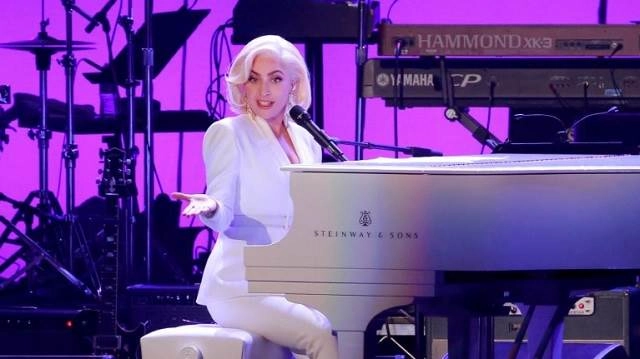 Lady gaga đứng đầu cuộc biểu diễn tại las vegas - 2