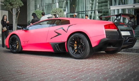  lamborghini murcielago sv nữ tính với màu hồng - 2