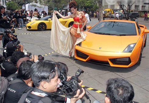  lamborghini trình diễn cùng người đẹp jakarta - 7