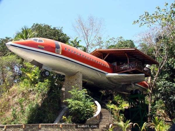 Liều mua vỏ máy bay boeing về làm nhà bà cụ khiến mọi người kinh ngạc - 1