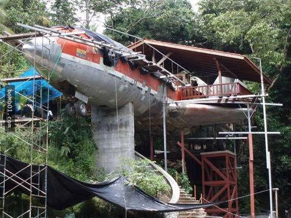 Liều mua vỏ máy bay boeing về làm nhà bà cụ khiến mọi người kinh ngạc - 12