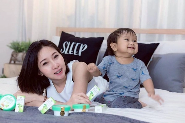 Mẹ 9x từng bị dè bỉu vì khiếm khuyết 2 chân sống hạnh phúc bên chồng điển trai và con thiên thần - 8