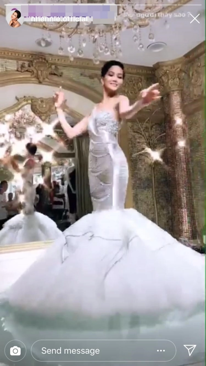 Miss universe 2018 hhen niê hóa thân thành nàng tiên cá khoe vòng ba quyến rũ - 1