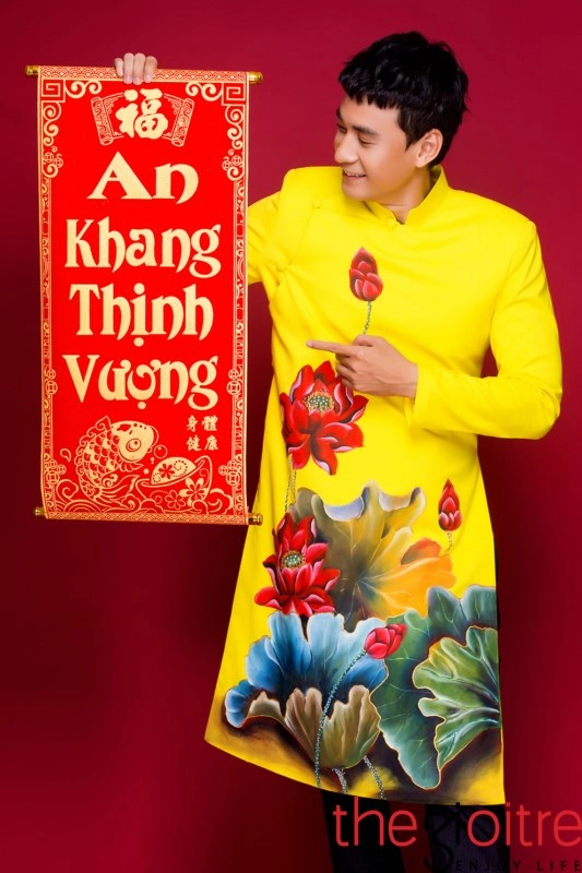 Ngọc thuận khoe vẻ nam tính khi diện áo dài tết - 9