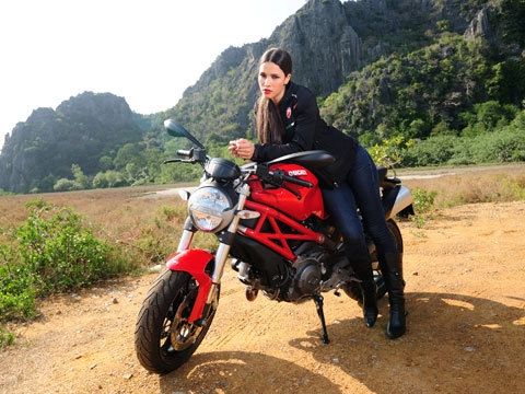  người mẫu ducati monster 795 - 8