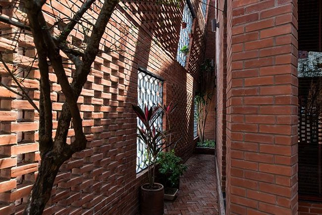 Nhà việt như lô cốt nhưng lại được báo tây hết lời khen vì thông thoáng - 6