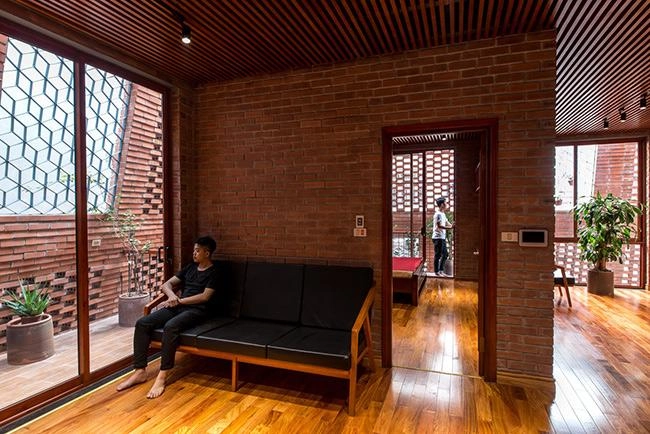 Nhà việt như lô cốt nhưng lại được báo tây hết lời khen vì thông thoáng - 12