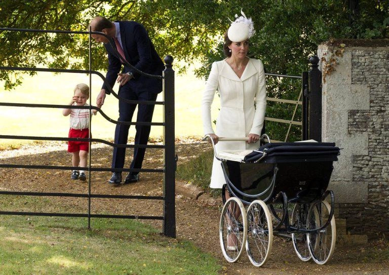 Những bức ảnh chứng minh là công nương nhưng với con kate middleton cũng là người mẹ bình dị - 6