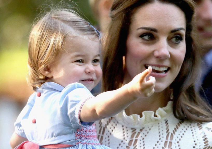 Những bức ảnh chứng minh là công nương nhưng với con kate middleton cũng là người mẹ bình dị - 11