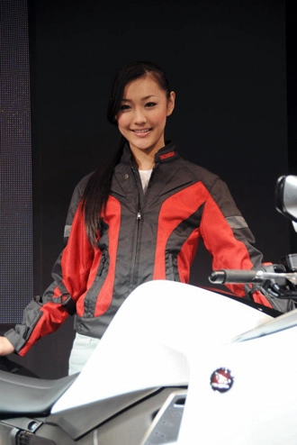  những cô gái xinh xắn tại tokyo motorcycle show 2010 - 3