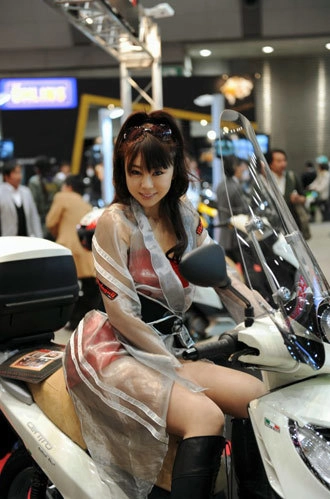  những cô gái xinh xắn tại tokyo motorcycle show 2010 - 7