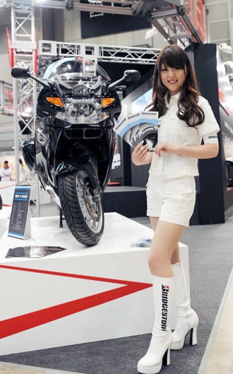  những cô gái xinh xắn tại tokyo motorcycle show 2010 - 8