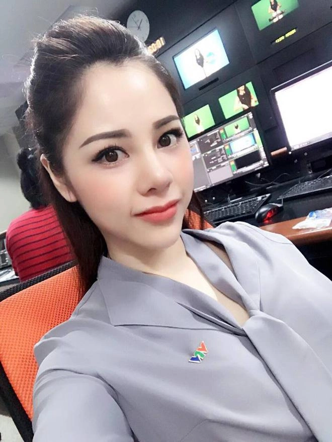 Nữ mc 33 tuổi mang gương mặt 9x nóng bỏng nhất vtv con gái cũng cực sang chảnh - 16