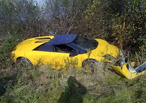  phá nát siêu xe lamborghini đi thuê trong ngày cưới - 1