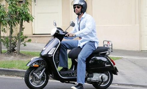  siêu sao hollywood cá tính cùng vespa - 3