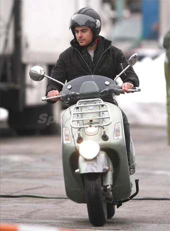  siêu sao hollywood cá tính cùng vespa - 6