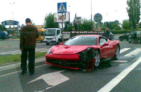  siêu xe ferrari 458 italia đầu tiên gặp nạn - 1