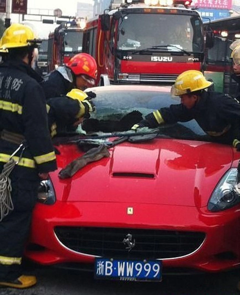  siêu xe ferrari california cháy - 1