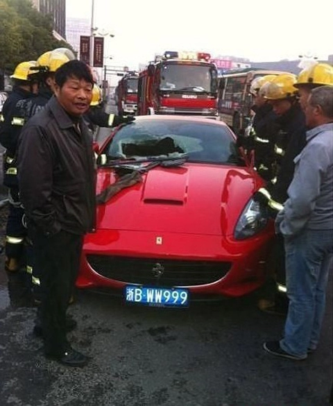  siêu xe ferrari california cháy - 2