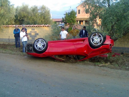  siêu xe ferrari f430 tai nạn trong đám cưới - 1