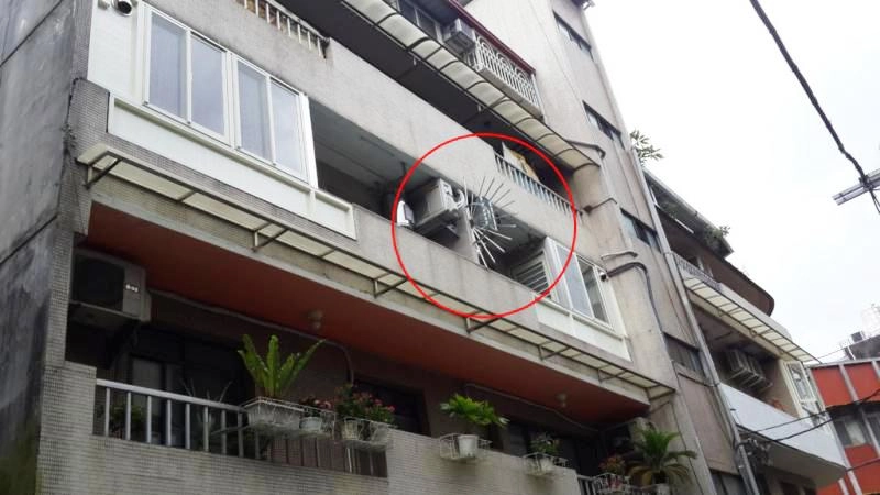 Sự thật đằng sau việc rất nhiều nhà lắp khung sắt vòng tròn hình kiếm ở ban công - 2