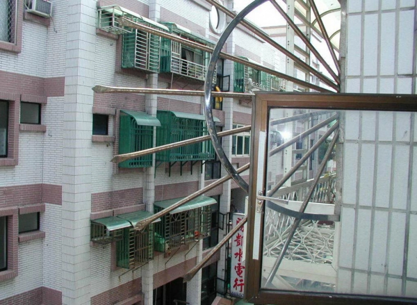 Sự thật đằng sau việc rất nhiều nhà lắp khung sắt vòng tròn hình kiếm ở ban công - 3