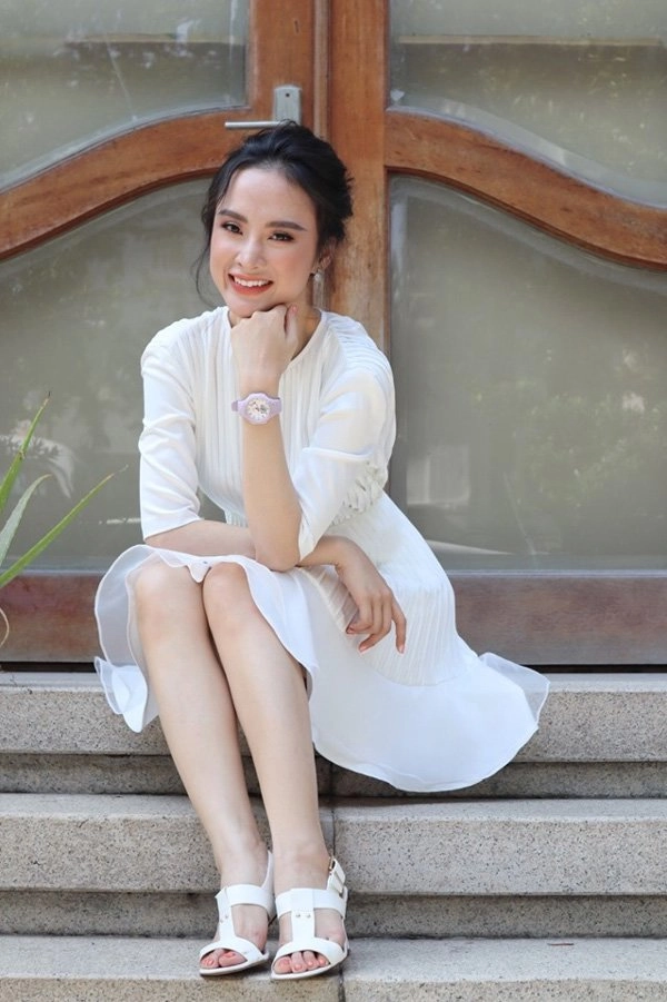 Bất ngờ khoe hình ảnh gợi cảm phải chăng angela phương trinh sắp trở lại showbiz - 4