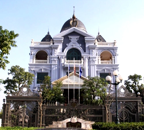 Biệt thự cổ điển đầu tiên ở hà nội - 1