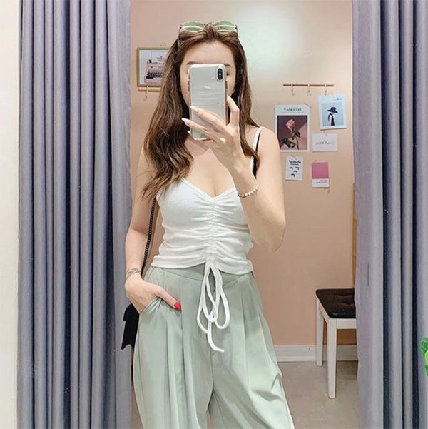 Chỉ với mấy set đồ đơn giản mà hot mom này có thể dễ dàng khoe dáng nuột sau sinh - 10