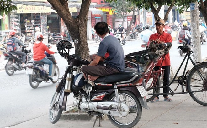 Chuyện về tài xế grab bàn tay phải chỉ có một ngón và hành động đáng yêu của vị khách trẻ - 1