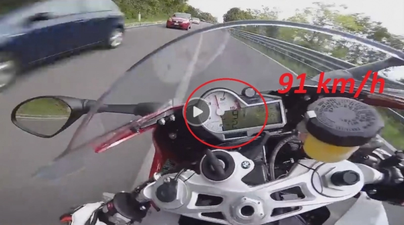 clip - bmw s1000rr vs yamaha r1 - cuộc đua gây cấn hơn cả motogp - 3