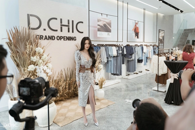 Dchic khai trương showroom lớn nhất hệ thống theo mô hình mua sắm tổ hợp - 3