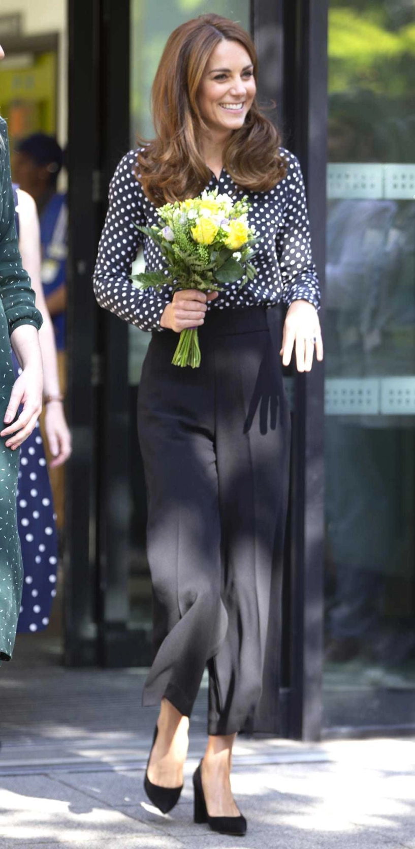 Diện chiếc quần culottes bình dân vài trăm ngàn kate middleton không làm mất đi phong cách quý phái - 3